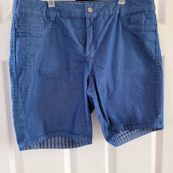 Ladies reversible shorts - Picture 3 of 3